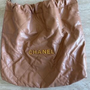 Chanel 22 Medium Beige